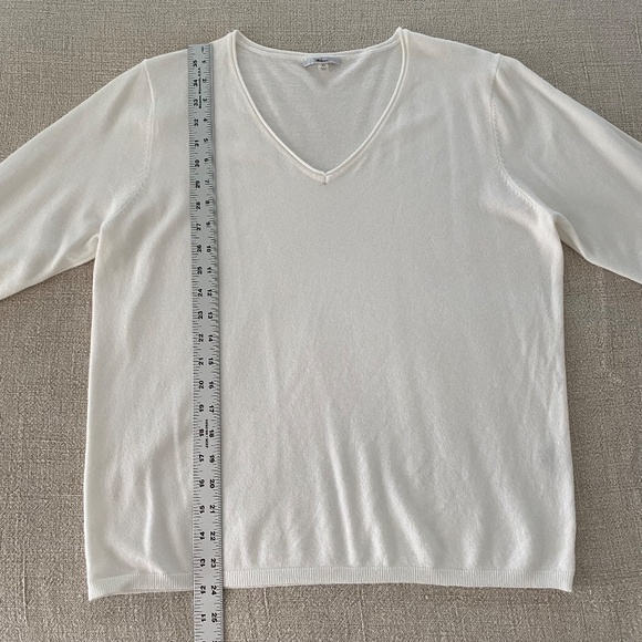 Milano V Neck Lightweight Sweater in White - Size XL - Picture 4 of 7